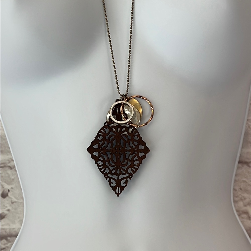 Elegant Brown Pendant Necklace - Picture 1 of 4